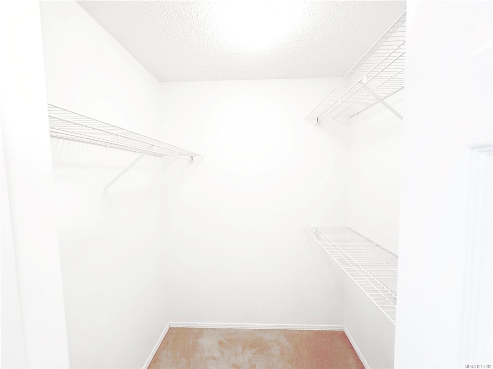 202-9844 Croft St, Chemainus, BC - Indoor With Storage