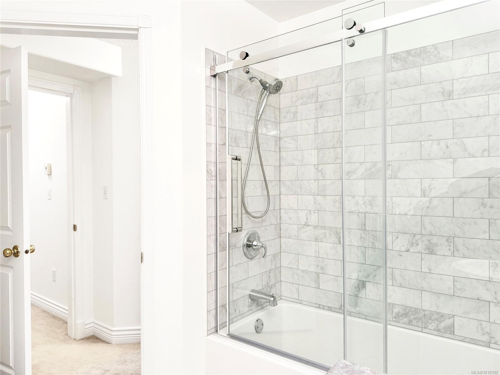 202-9844 Croft St, Chemainus, BC - Indoor Photo Showing Bathroom