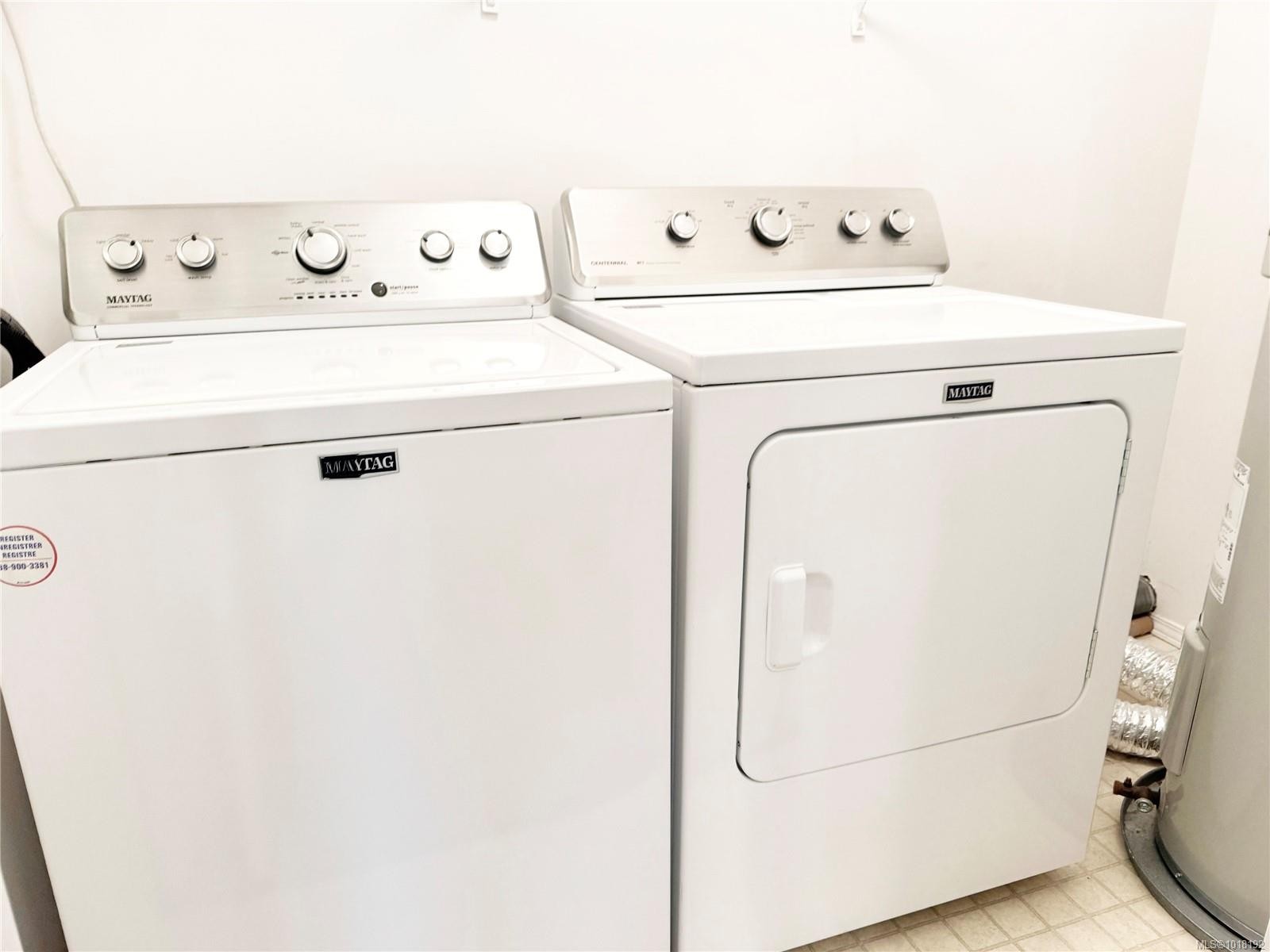 202-9844 Croft St, Chemainus, BC - Indoor Photo Showing Laundry Room