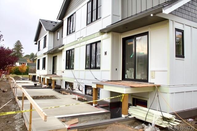 2-3513 Henderson Rd, Oak Bay, BC