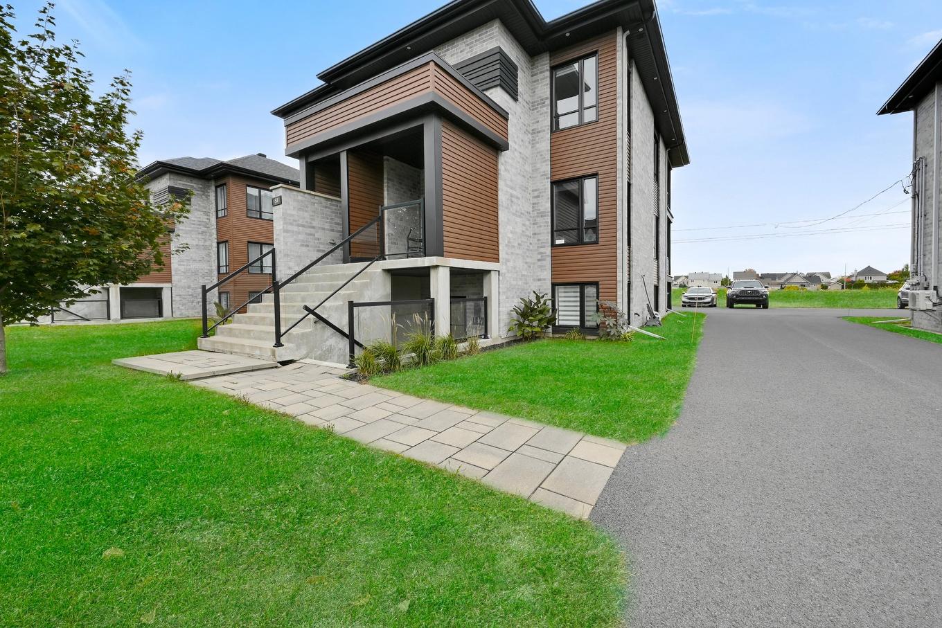 Façade - 50 Rue Bella, Saint-Jean-Sur-Richelieu, QC - Outdoor