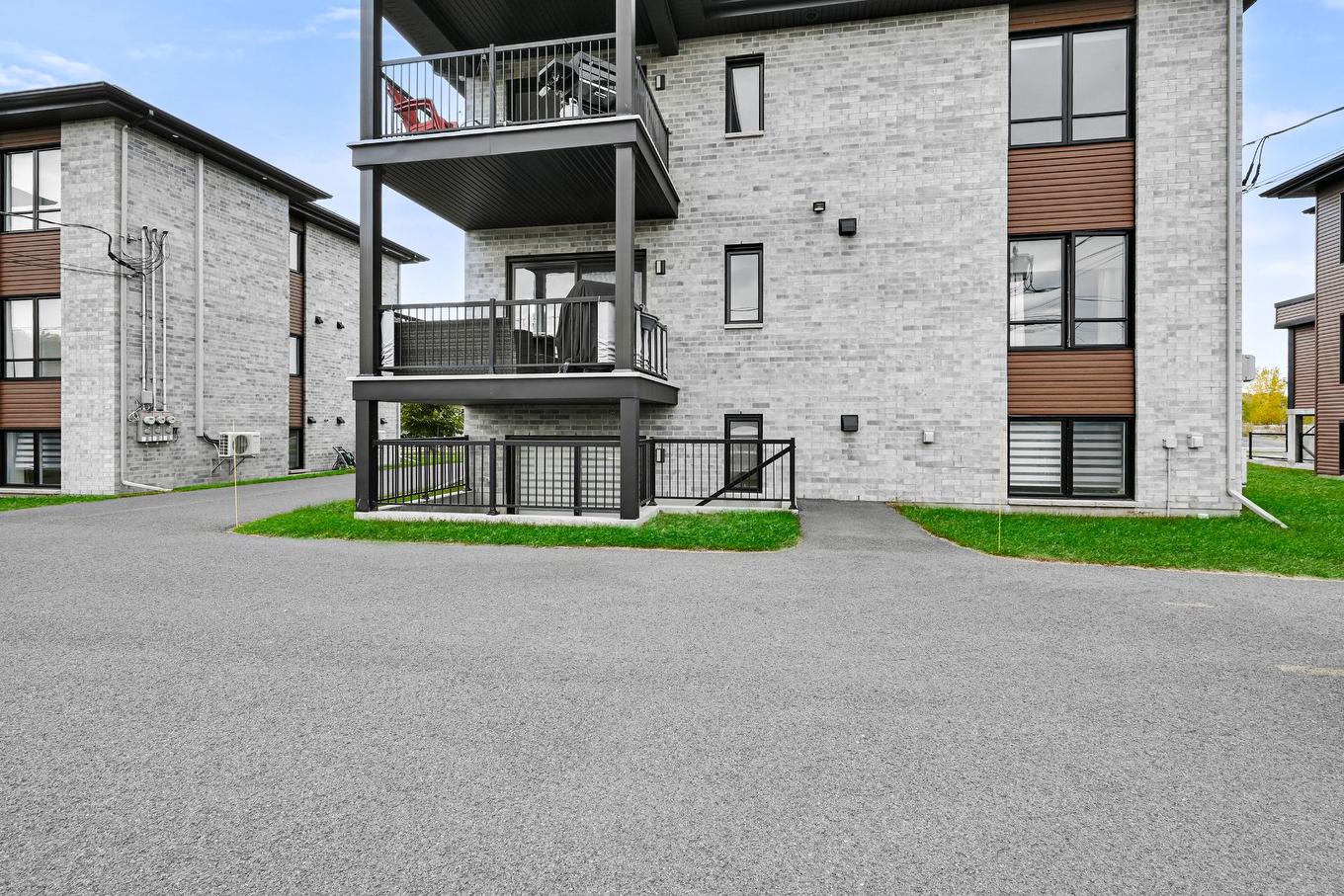 Face arrière - 50 Rue Bella, Saint-Jean-Sur-Richelieu, QC - Outdoor