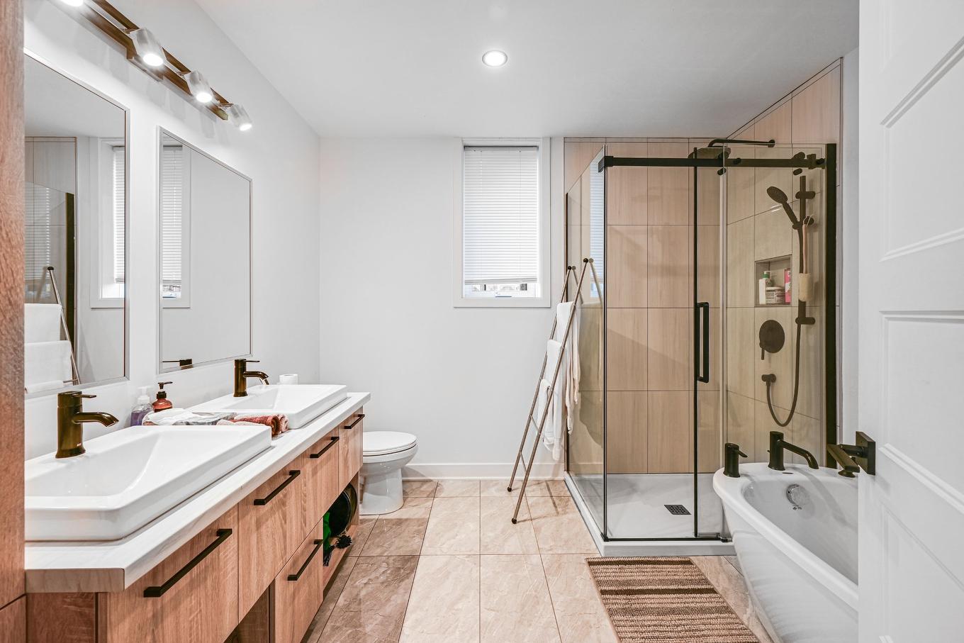 Salle de bains - 50 Rue Bella, Saint-Jean-Sur-Richelieu, QC - Indoor Photo Showing Bathroom