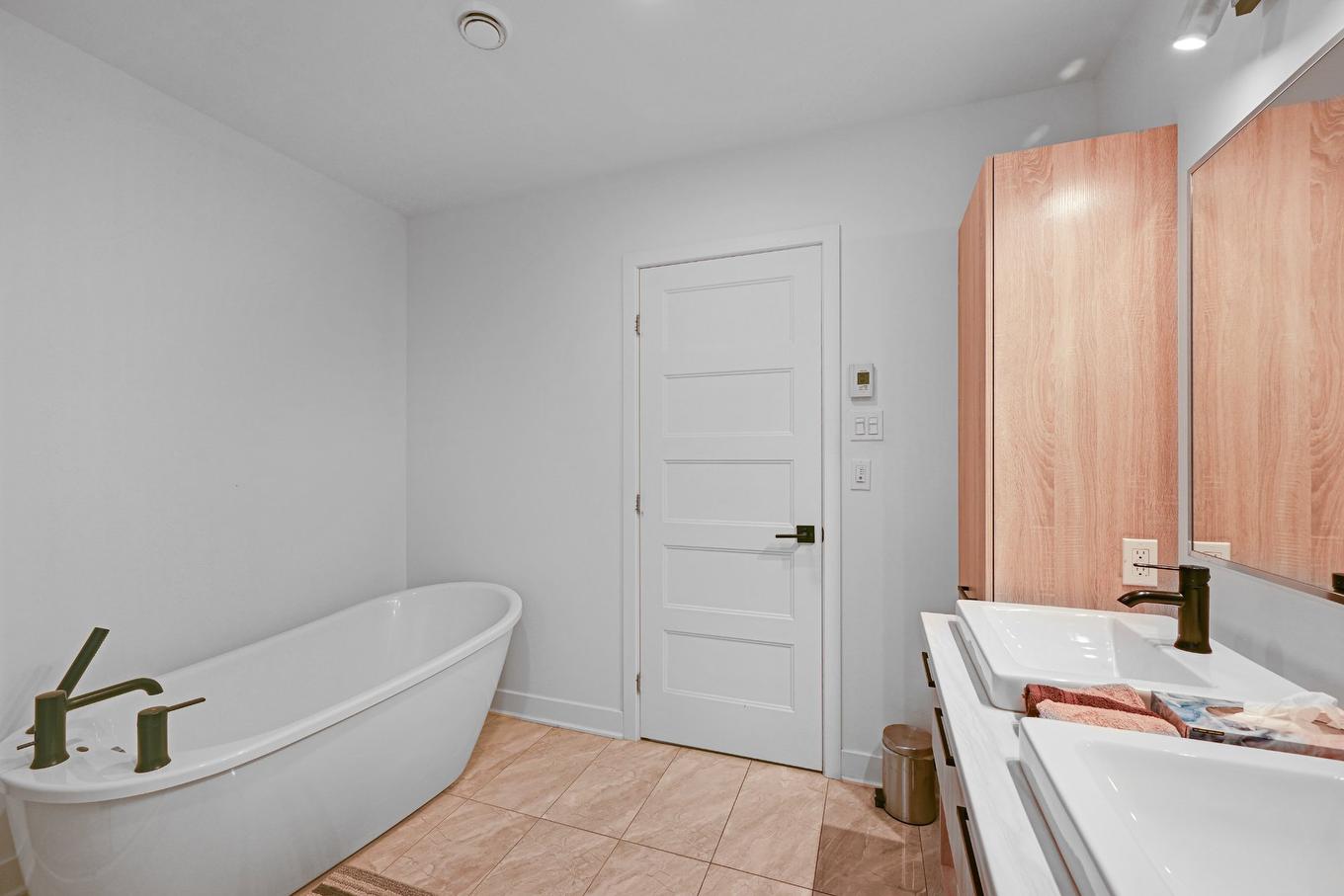 Salle de bains - 50 Rue Bella, Saint-Jean-Sur-Richelieu, QC - Indoor Photo Showing Bathroom