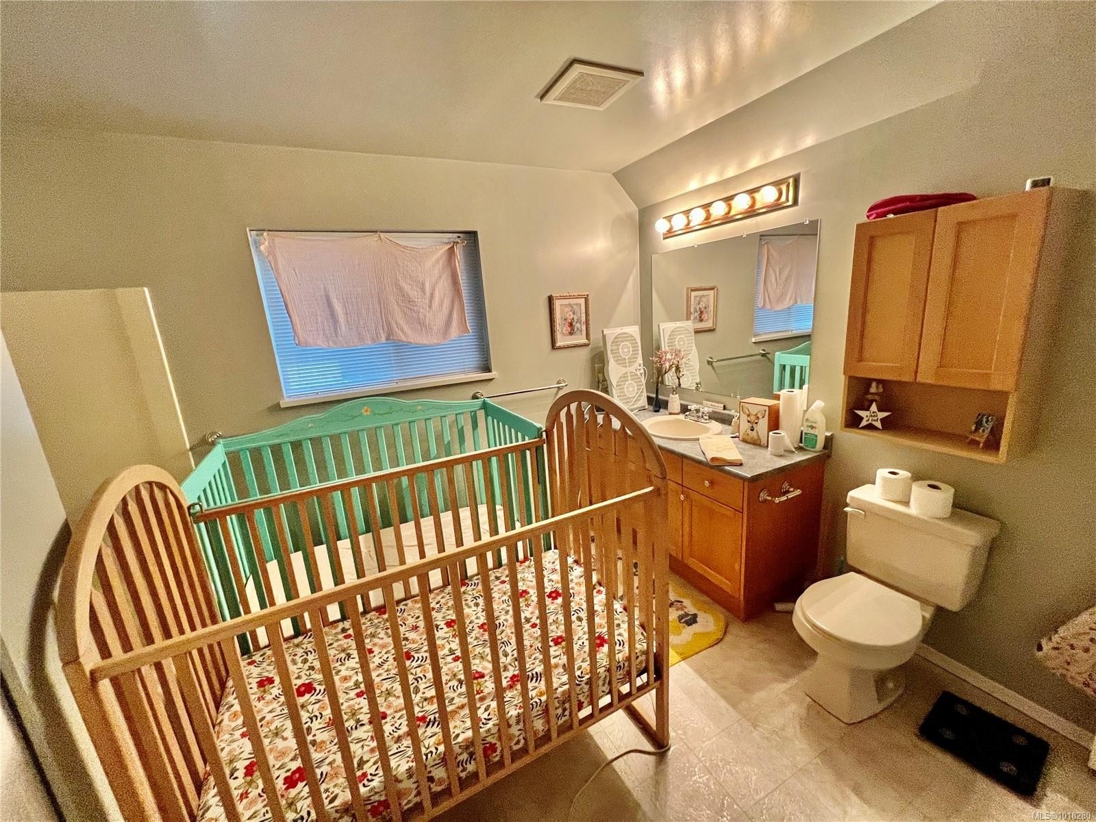 702 Charter Rd, Mayne Island, BC