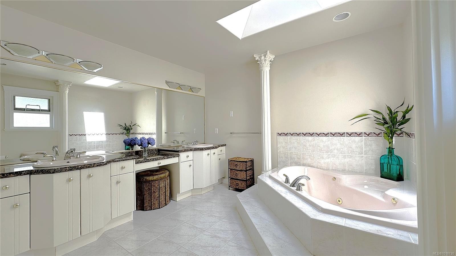 4638 Boulderwood Dr, Saanich, BC