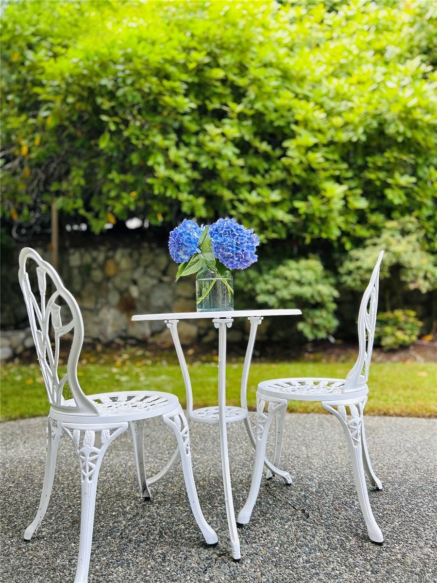 4638 Boulderwood Dr, Saanich, BC