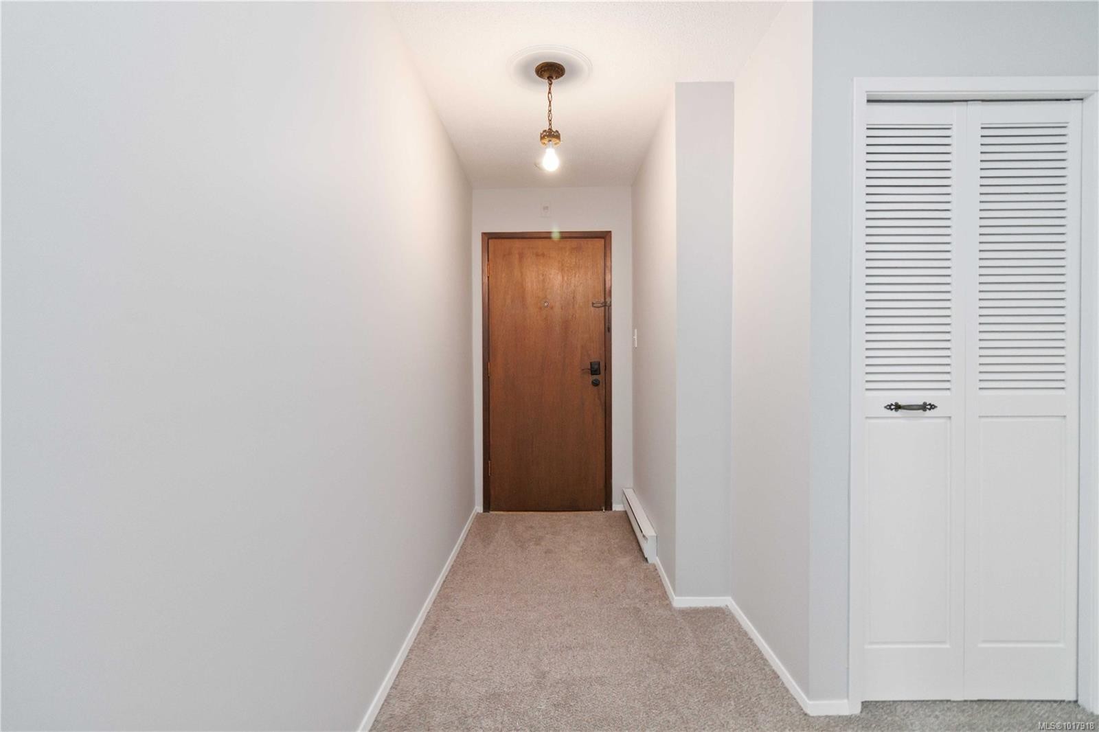 401-190 Gorge Rd West, Saanich, BC - Indoor Photo Showing Other Room