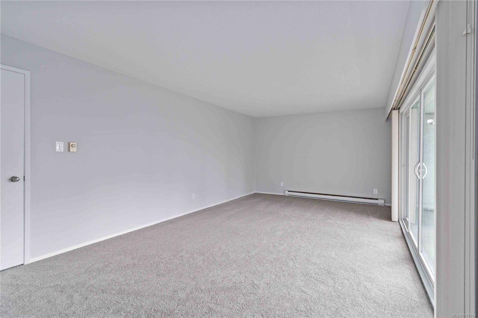 401-190 Gorge Rd West, Saanich, BC - Indoor Photo Showing Other Room