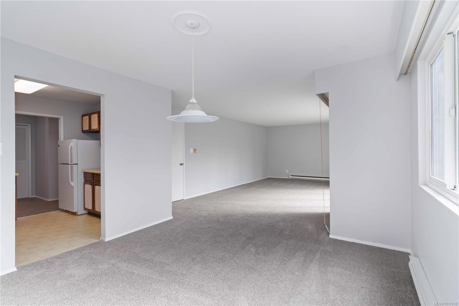 401-190 Gorge Rd West, Saanich, BC - Indoor Photo Showing Other Room