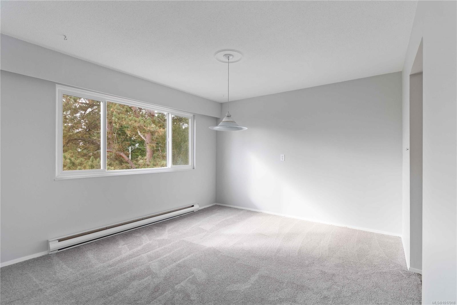 401-190 Gorge Rd West, Saanich, BC - Indoor Photo Showing Other Room