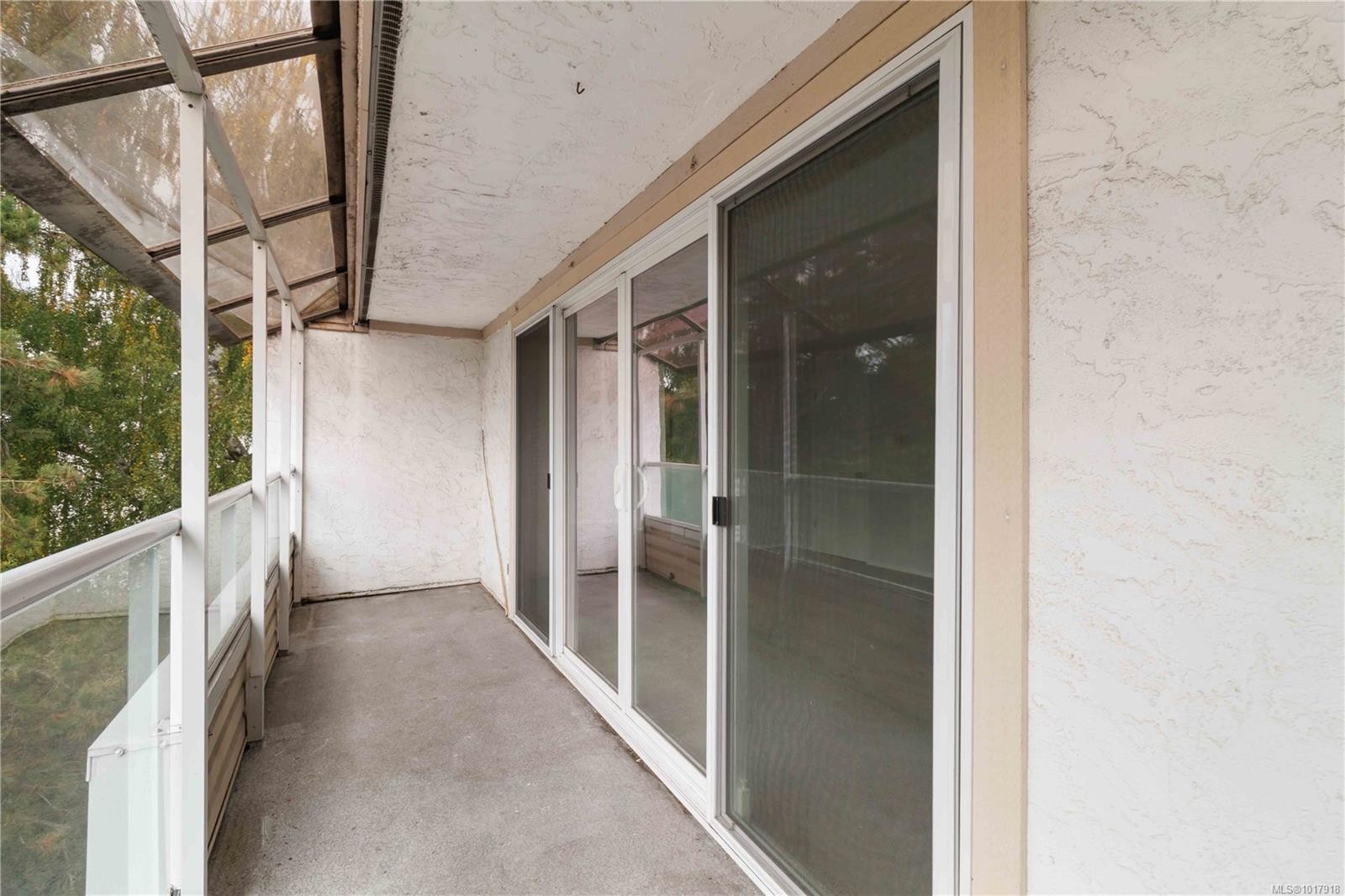 401-190 Gorge Rd West, Saanich, BC - Outdoor With Exterior