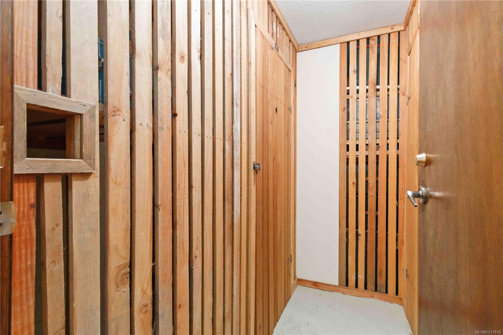 401-190 Gorge Rd West, Saanich, BC - Indoor Photo Showing Other Room