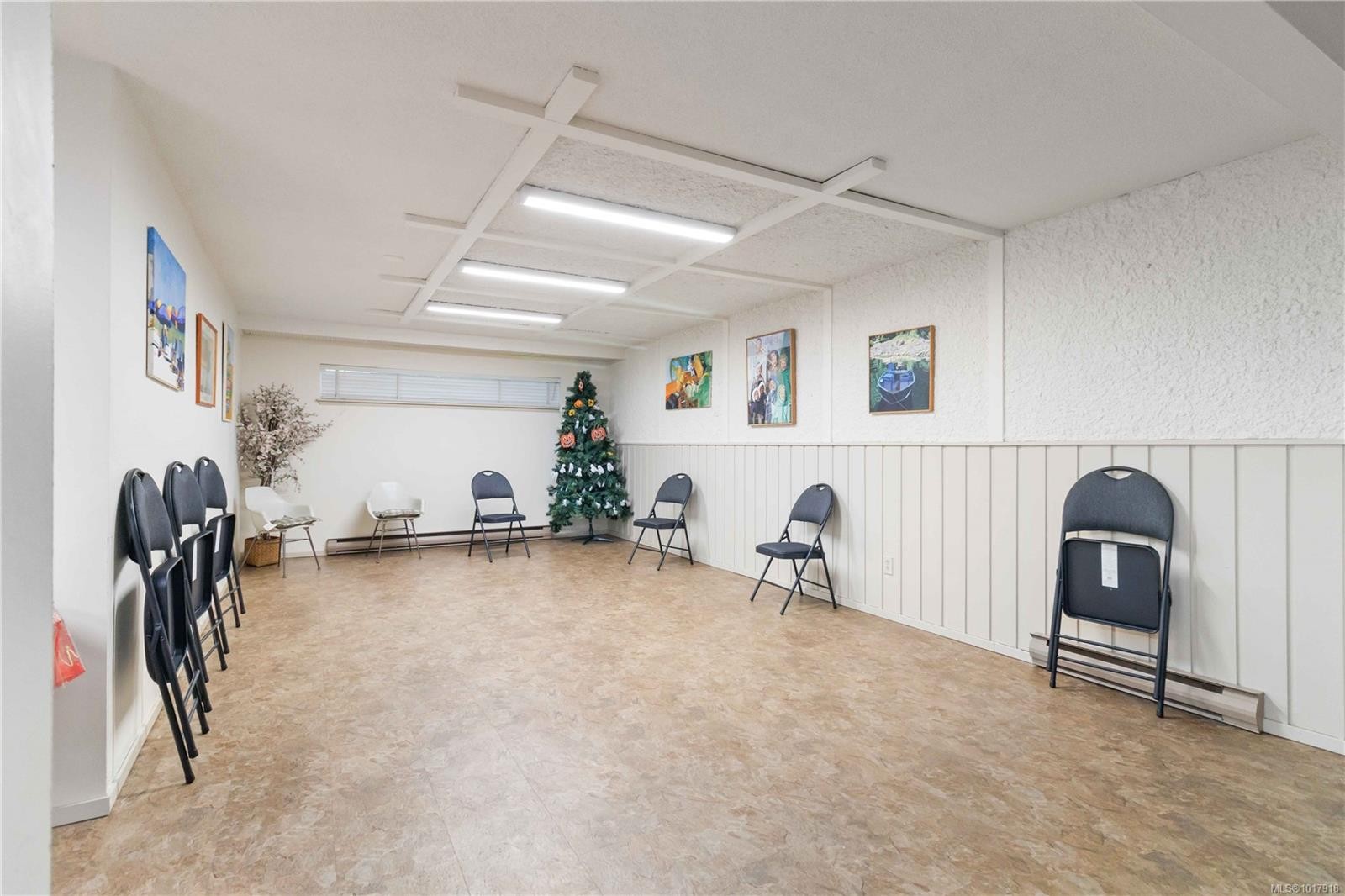 401-190 Gorge Rd West, Saanich, BC - Indoor