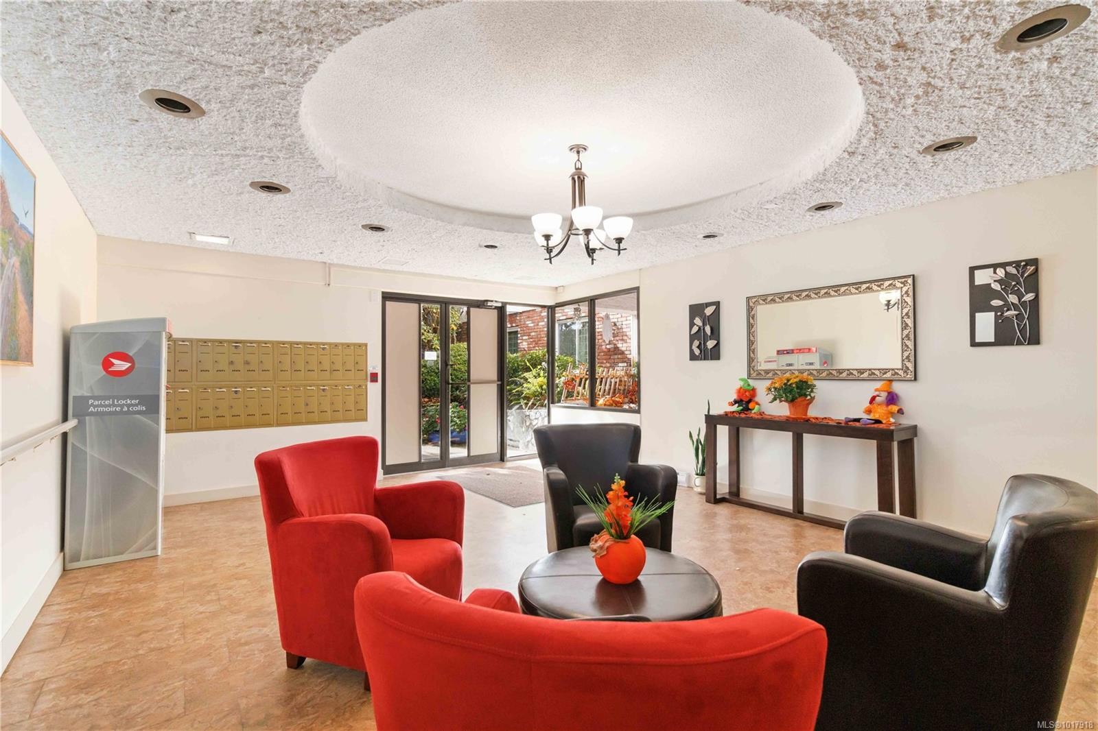 401-190 Gorge Rd West, Saanich, BC - Indoor Photo Showing Living Room