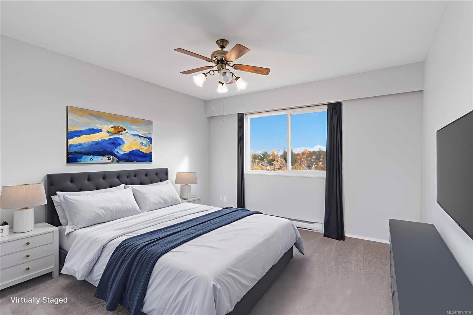 401-190 Gorge Rd West, Saanich, BC - Indoor Photo Showing Bedroom