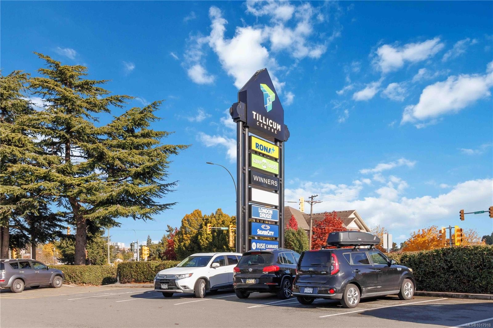 401-190 Gorge Rd West, Saanich, BC - Outdoor