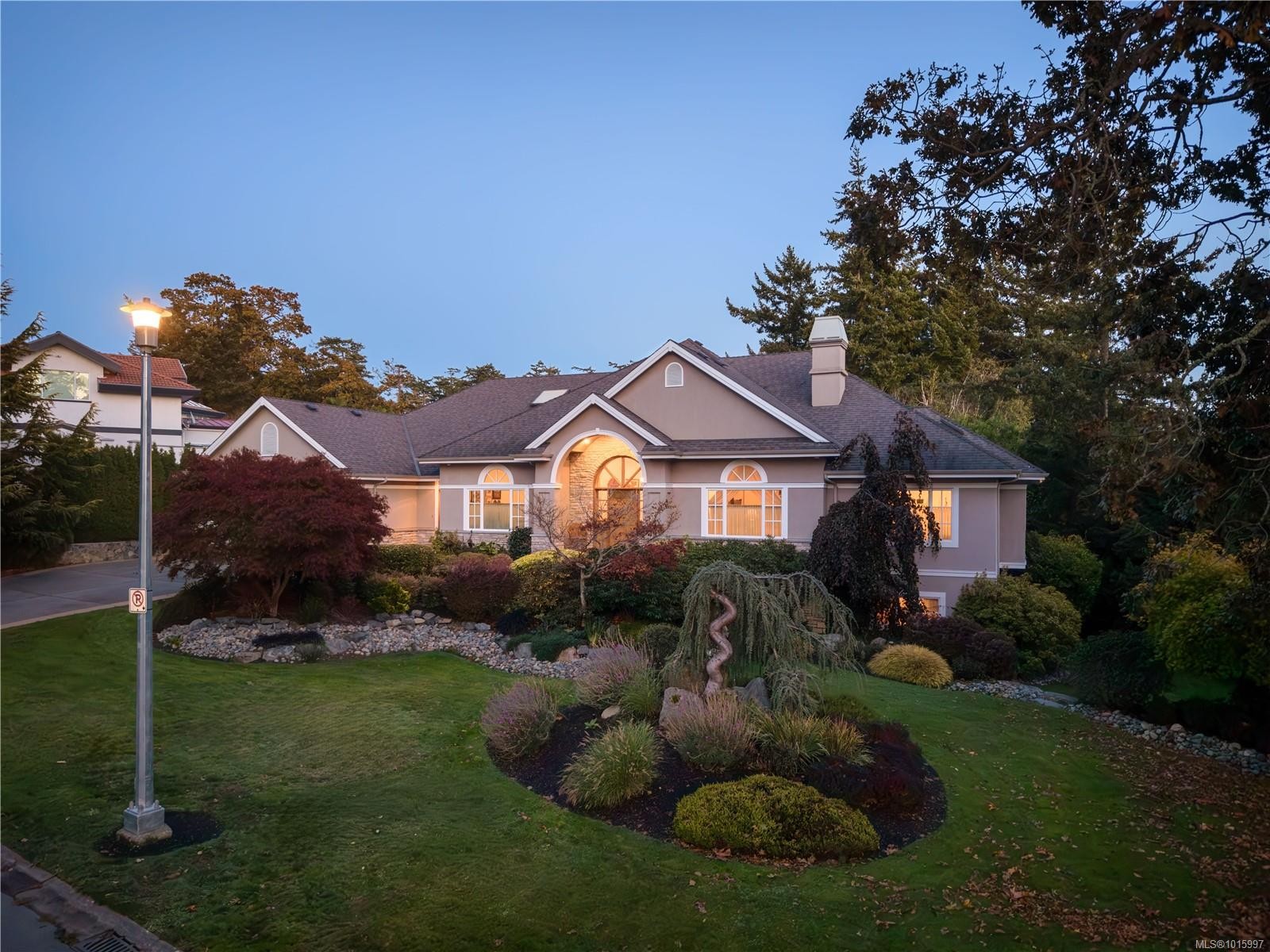 3721 Arbutus Ridge, Saanich, BC