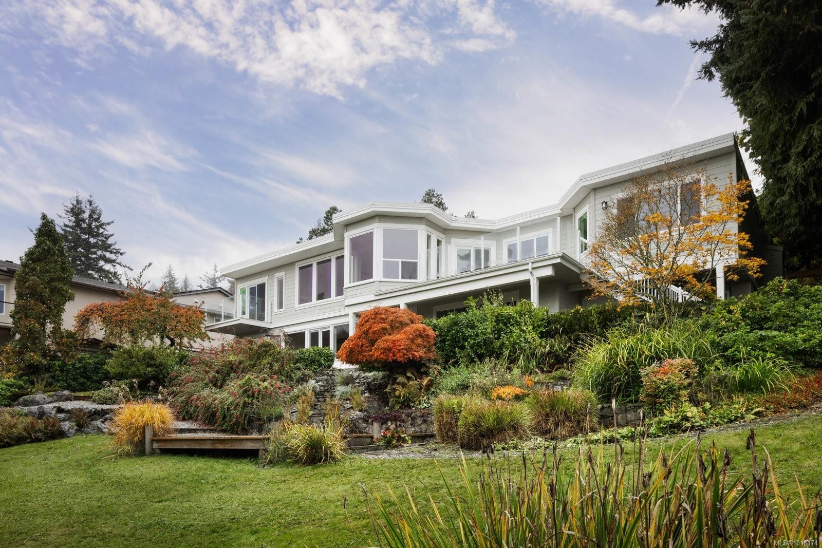 5055 Lochside Dr, Saanich, BC