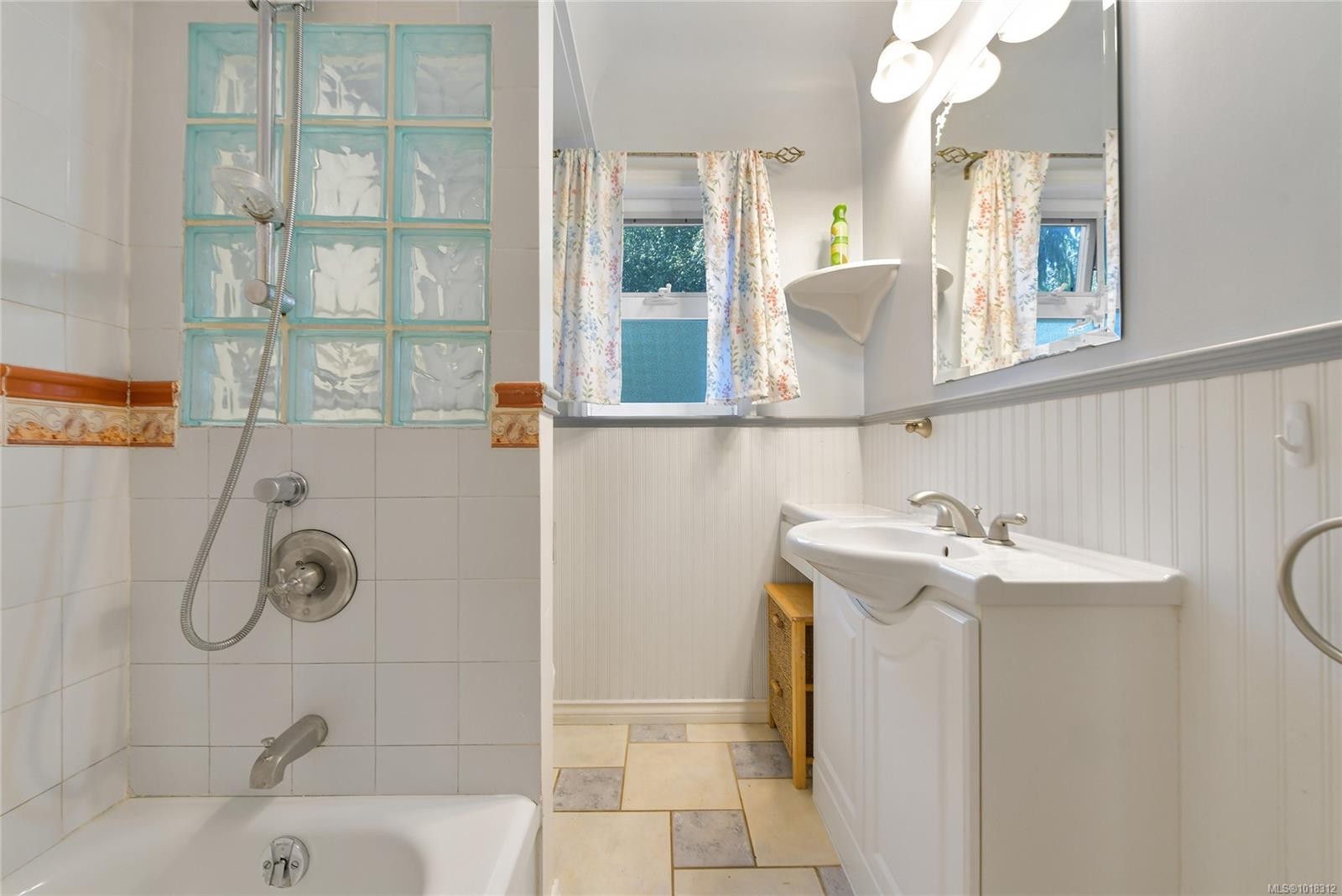 984 Brighton Cres, Victoria, BC