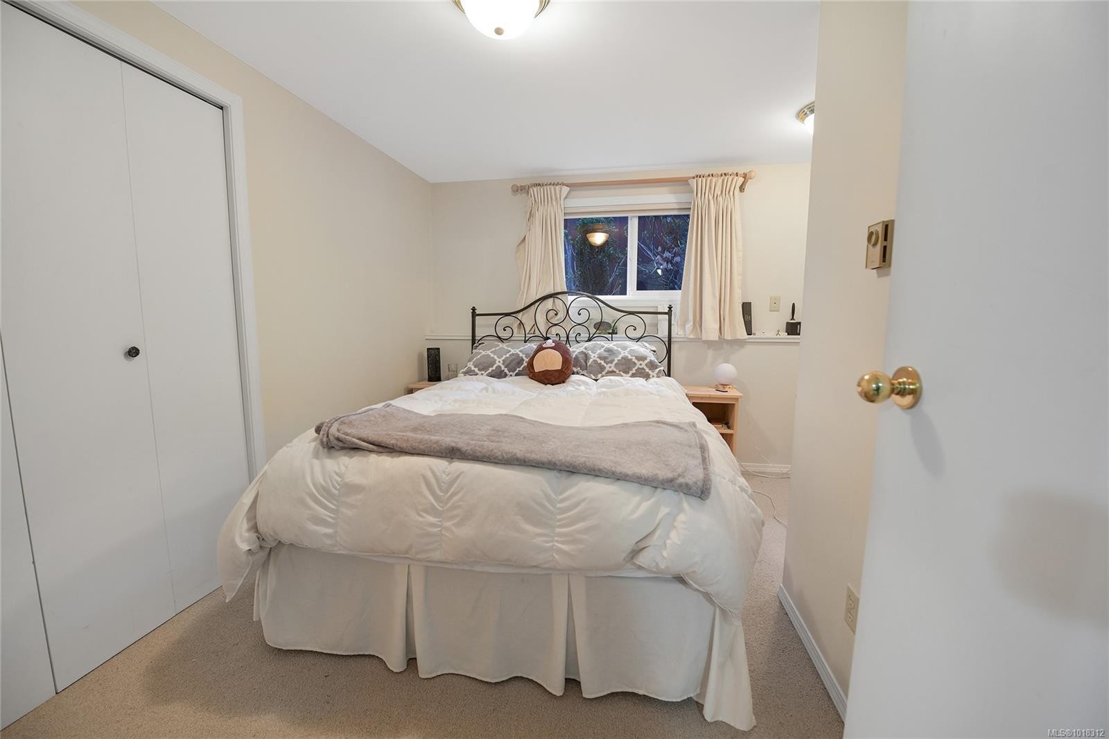 984 Brighton Cres, Victoria, BC