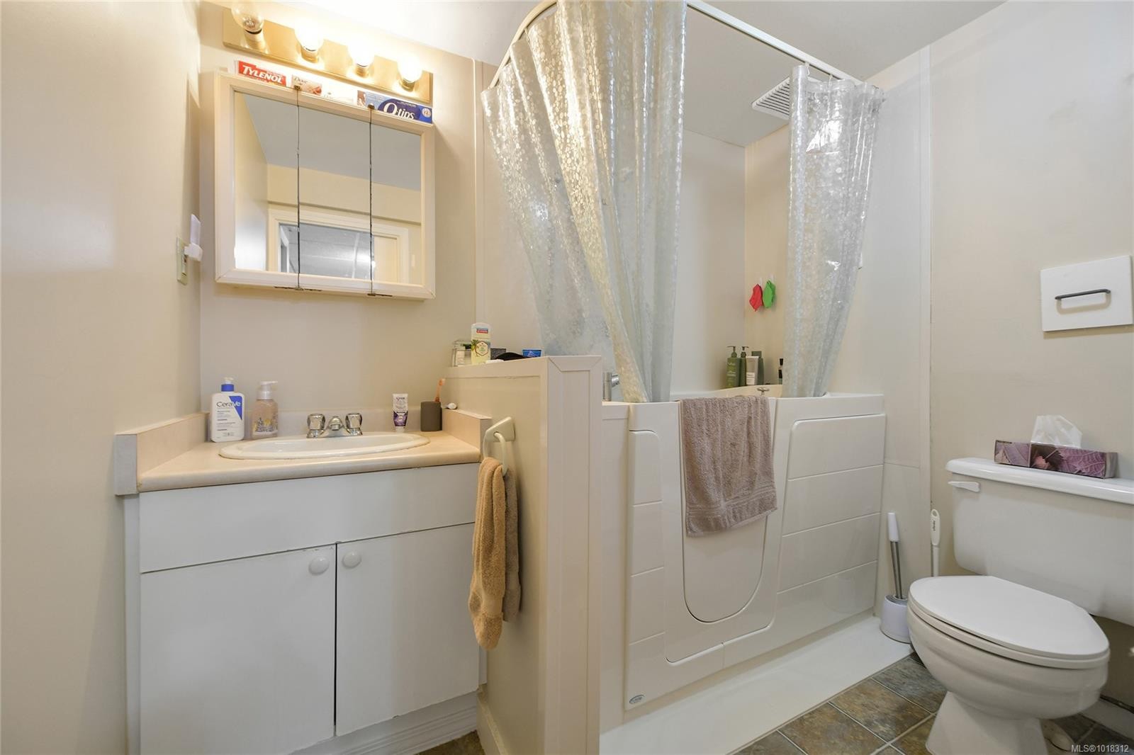 984 Brighton Cres, Victoria, BC