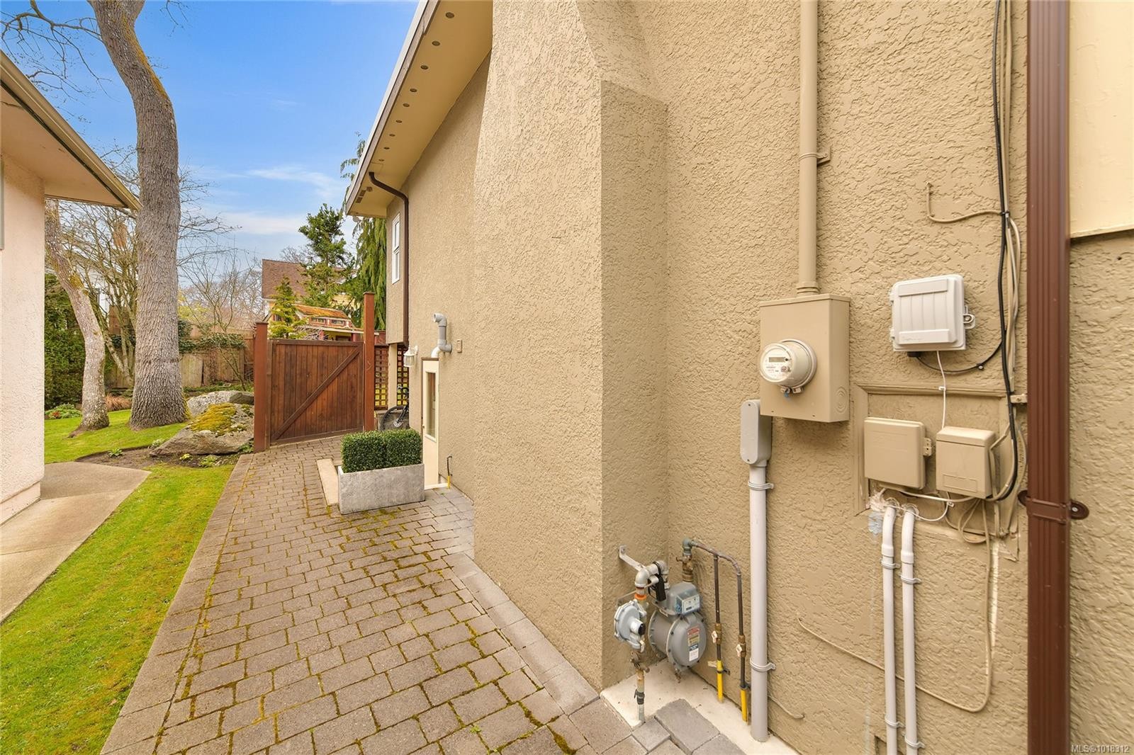 984 Brighton Cres, Victoria, BC