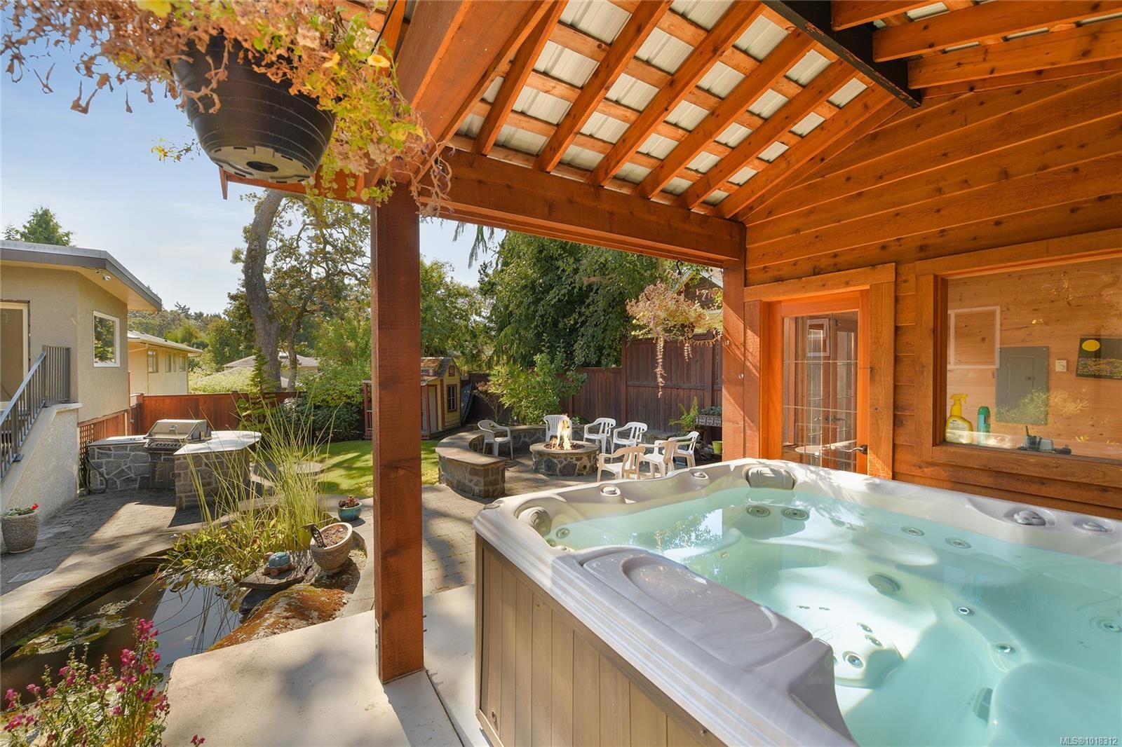 984 Brighton Cres, Victoria, BC