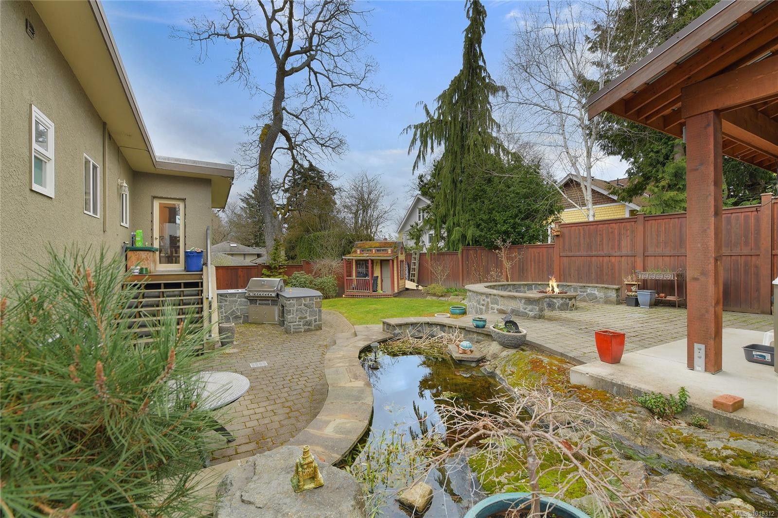 984 Brighton Cres, Victoria, BC