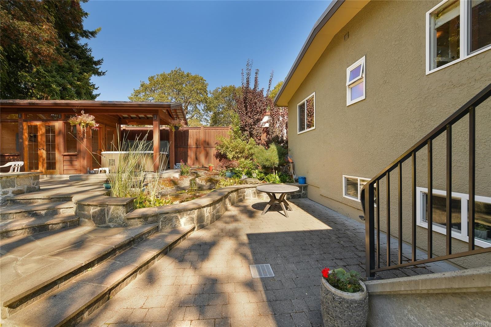 984 Brighton Cres, Victoria, BC