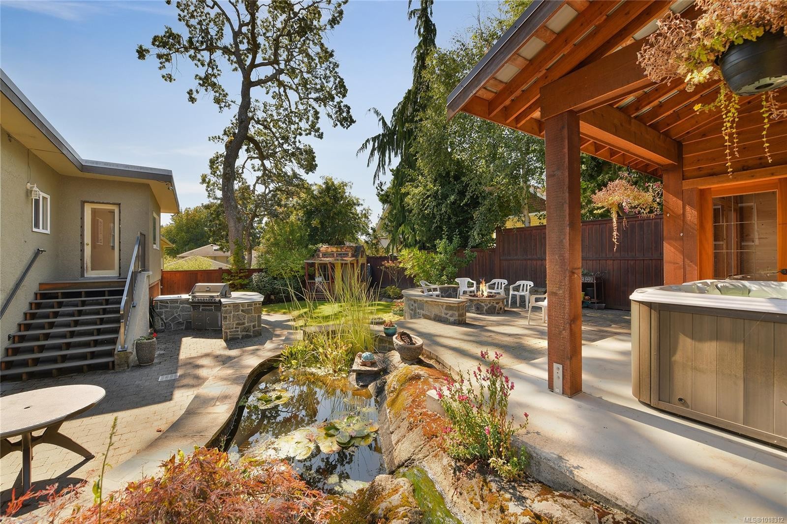 984 Brighton Cres, Victoria, BC