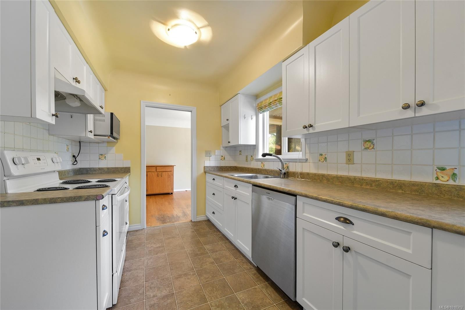 984 Brighton Cres, Victoria, BC