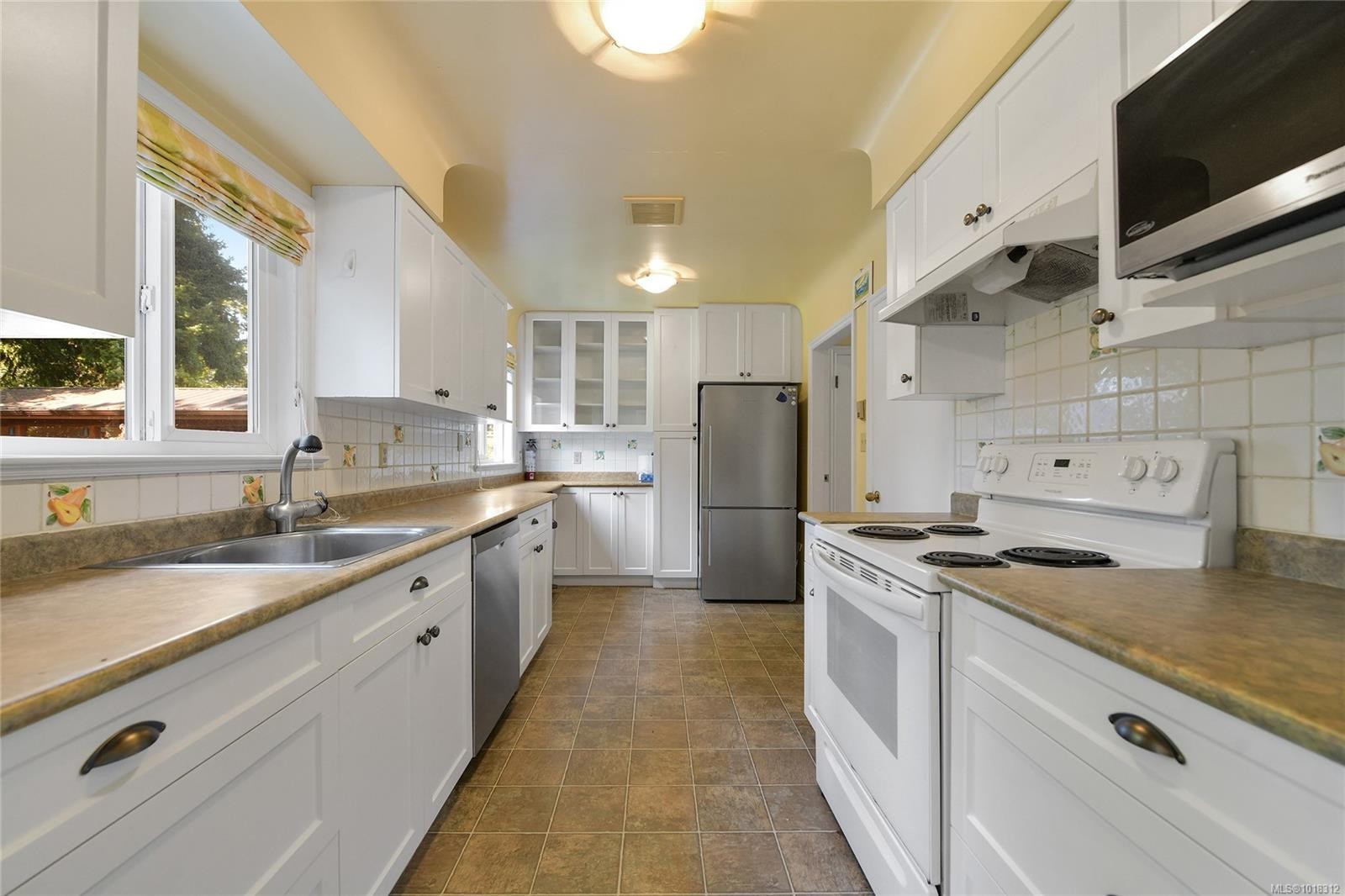 984 Brighton Cres, Victoria, BC