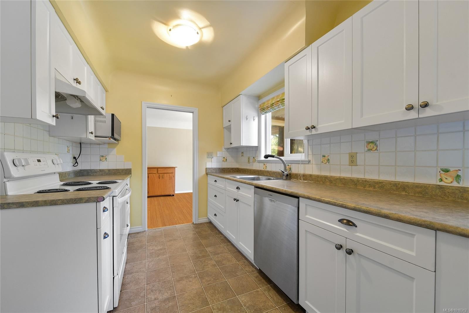 984 Brighton Cres, Victoria, BC