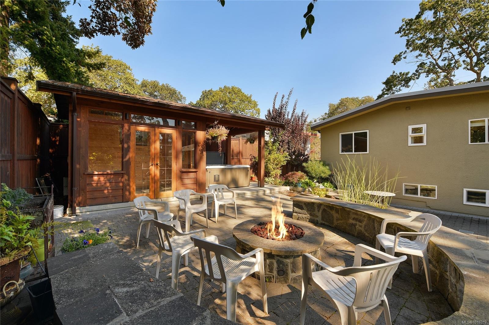 984 Brighton Cres, Victoria, BC