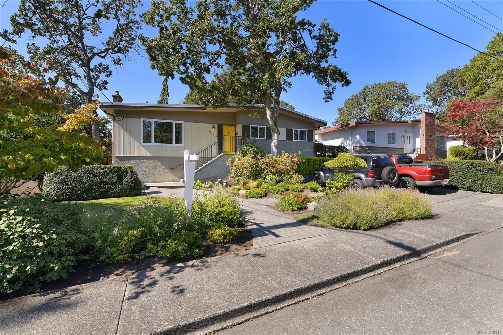 984 Brighton Cres, Victoria, BC
