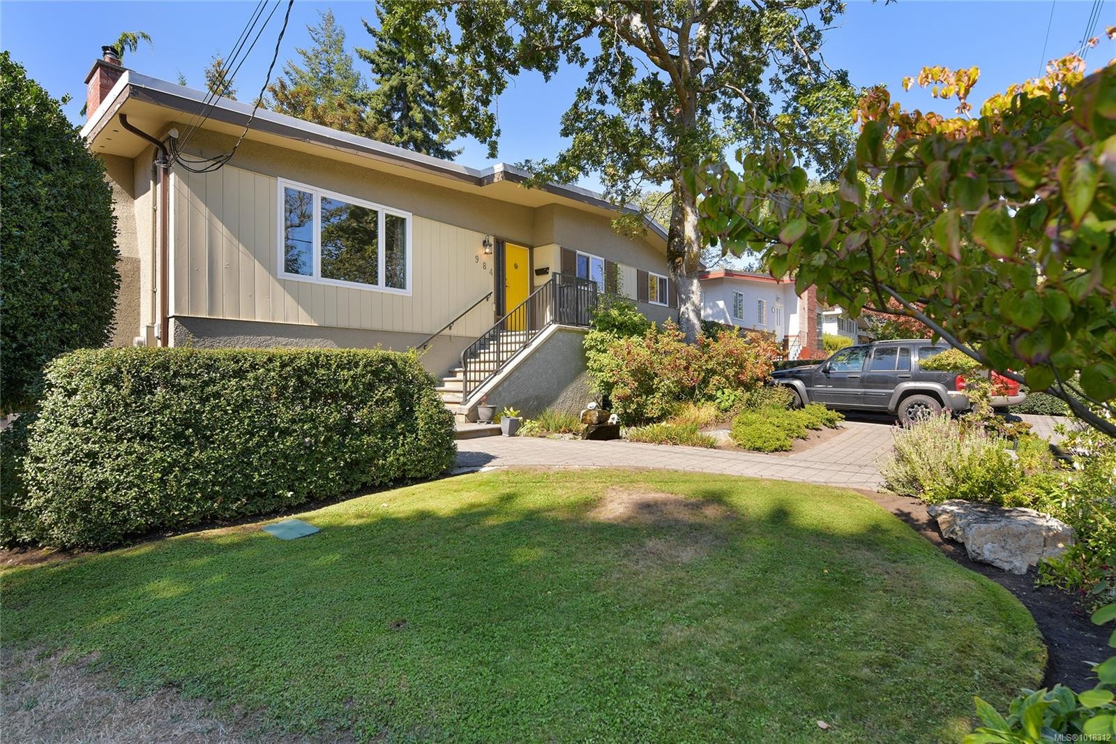 984 Brighton Cres, Victoria, BC