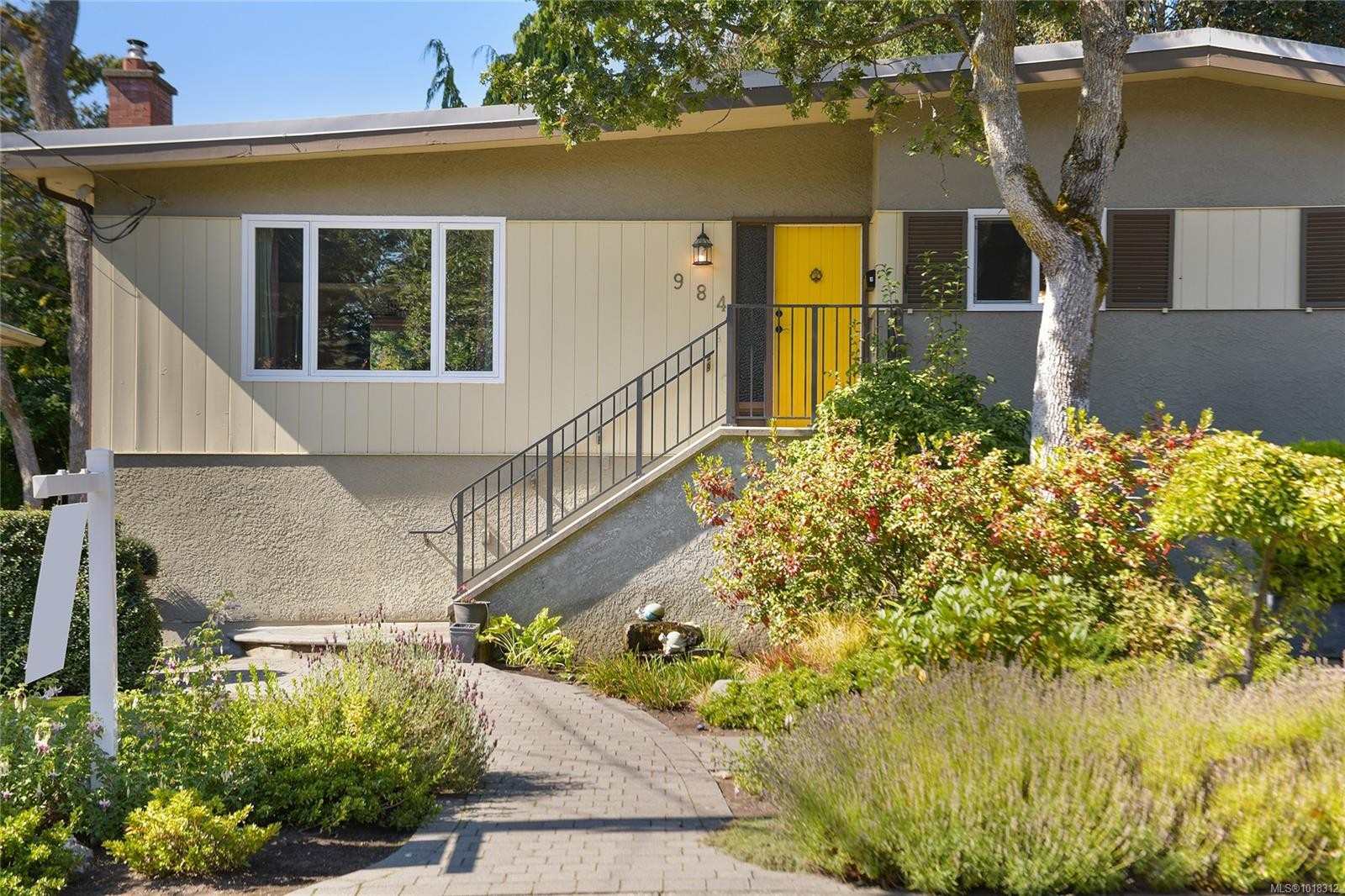 984 Brighton Cres, Victoria, BC