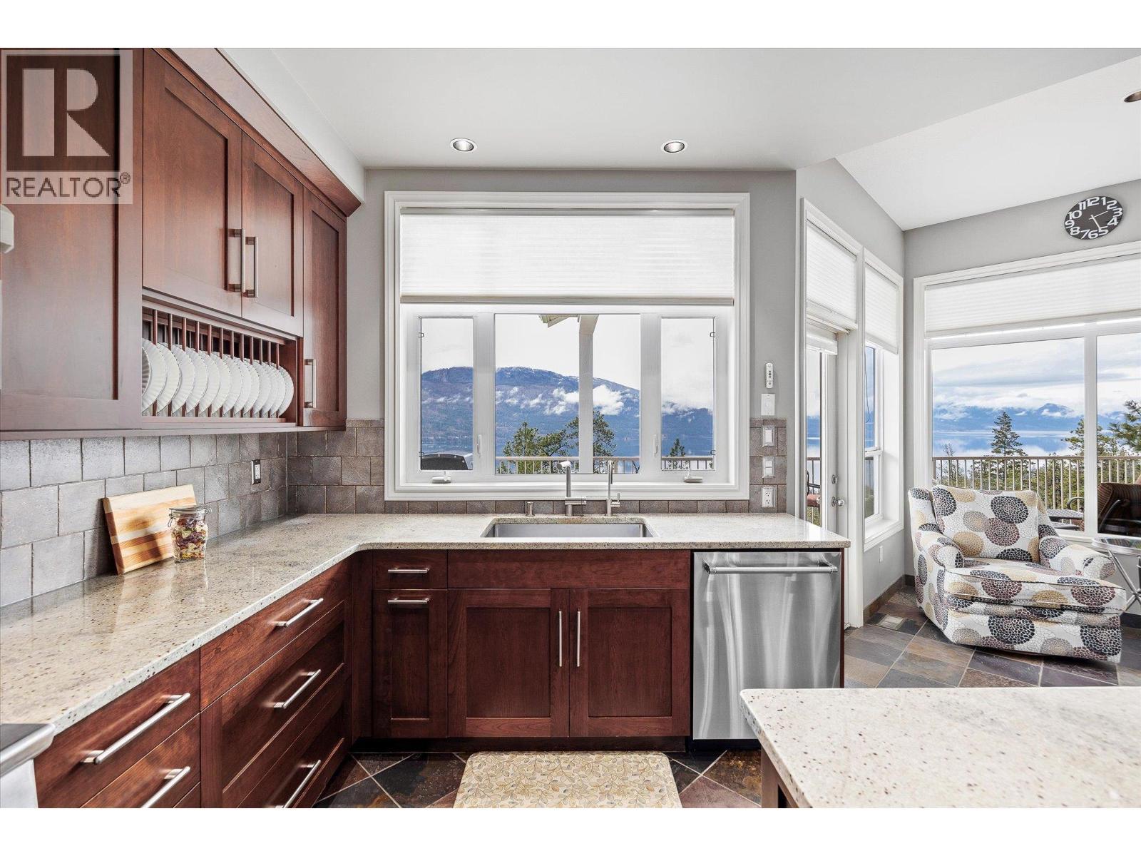 10726 Nighthawk Road Unit# 60, Lake Country, BC - Indoor Photo Showing Kitchen