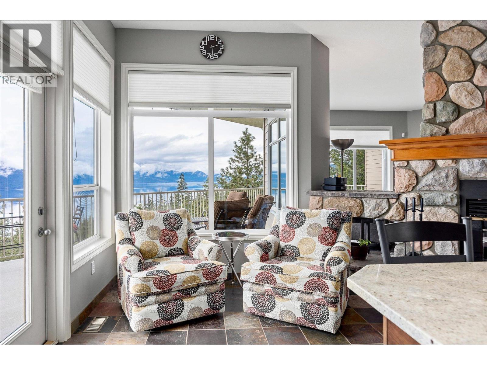 10726 Nighthawk Road Unit# 60, Lake Country, BC - Indoor Photo Showing Living Room