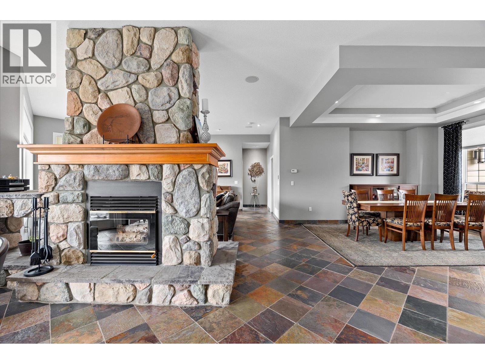 10726 Nighthawk Road Unit# 60, Lake Country, BC - Indoor Photo Showing Living Room With Fireplace