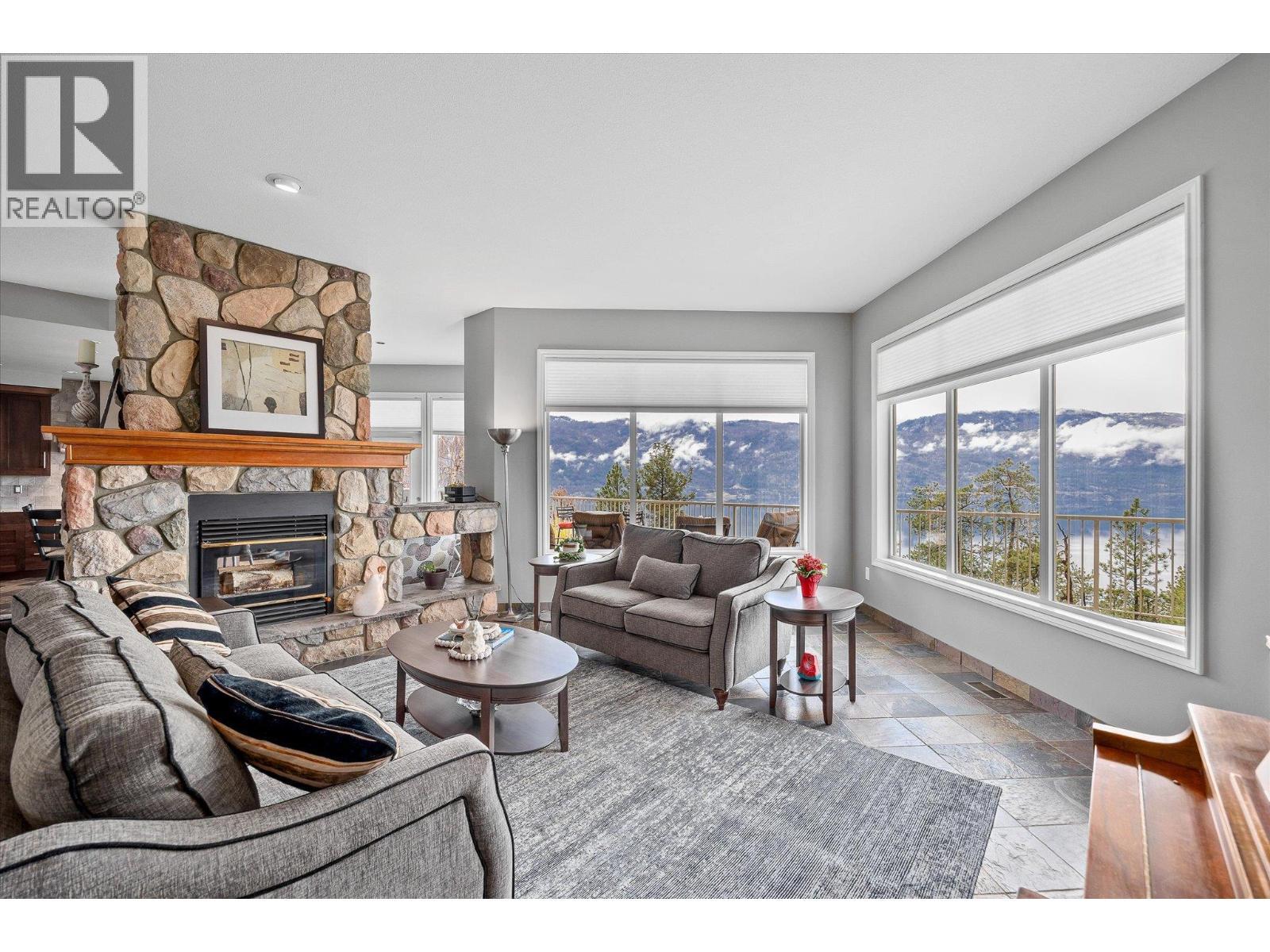 10726 Nighthawk Road Unit# 60, Lake Country, BC - Indoor Photo Showing Living Room With Fireplace