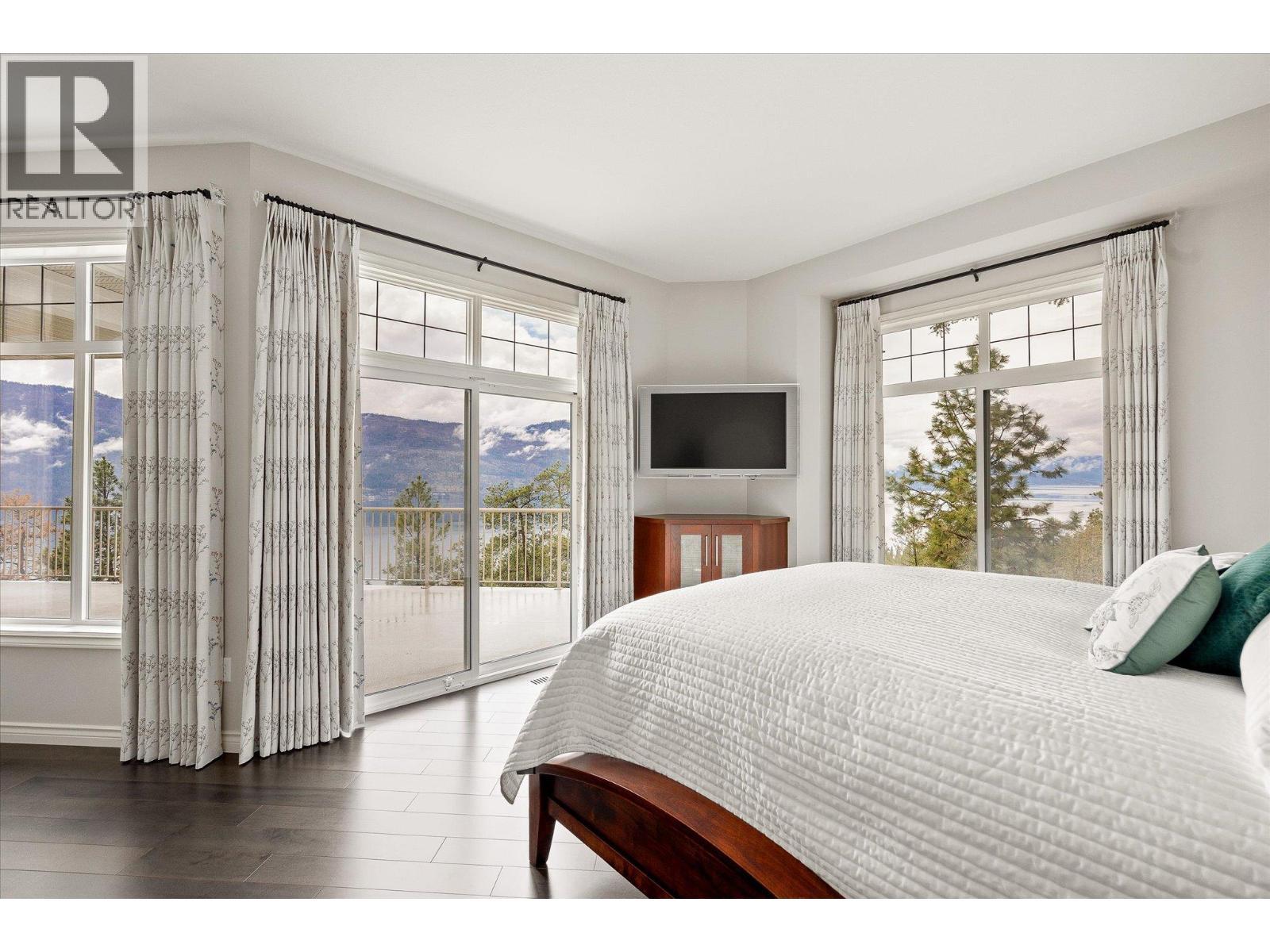 10726 Nighthawk Road Unit# 60, Lake Country, BC - Indoor Photo Showing Bedroom