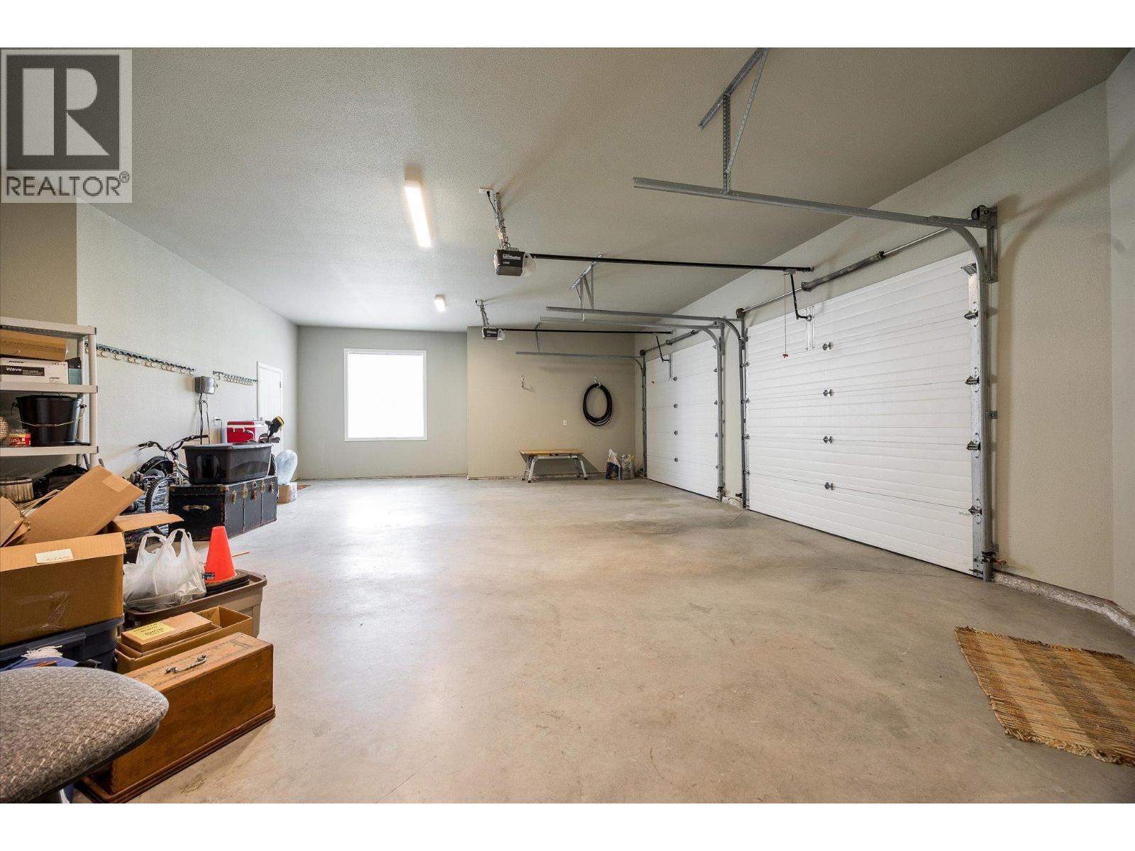 10726 Nighthawk Road Unit# 60, Lake Country, BC - Indoor Photo Showing Garage