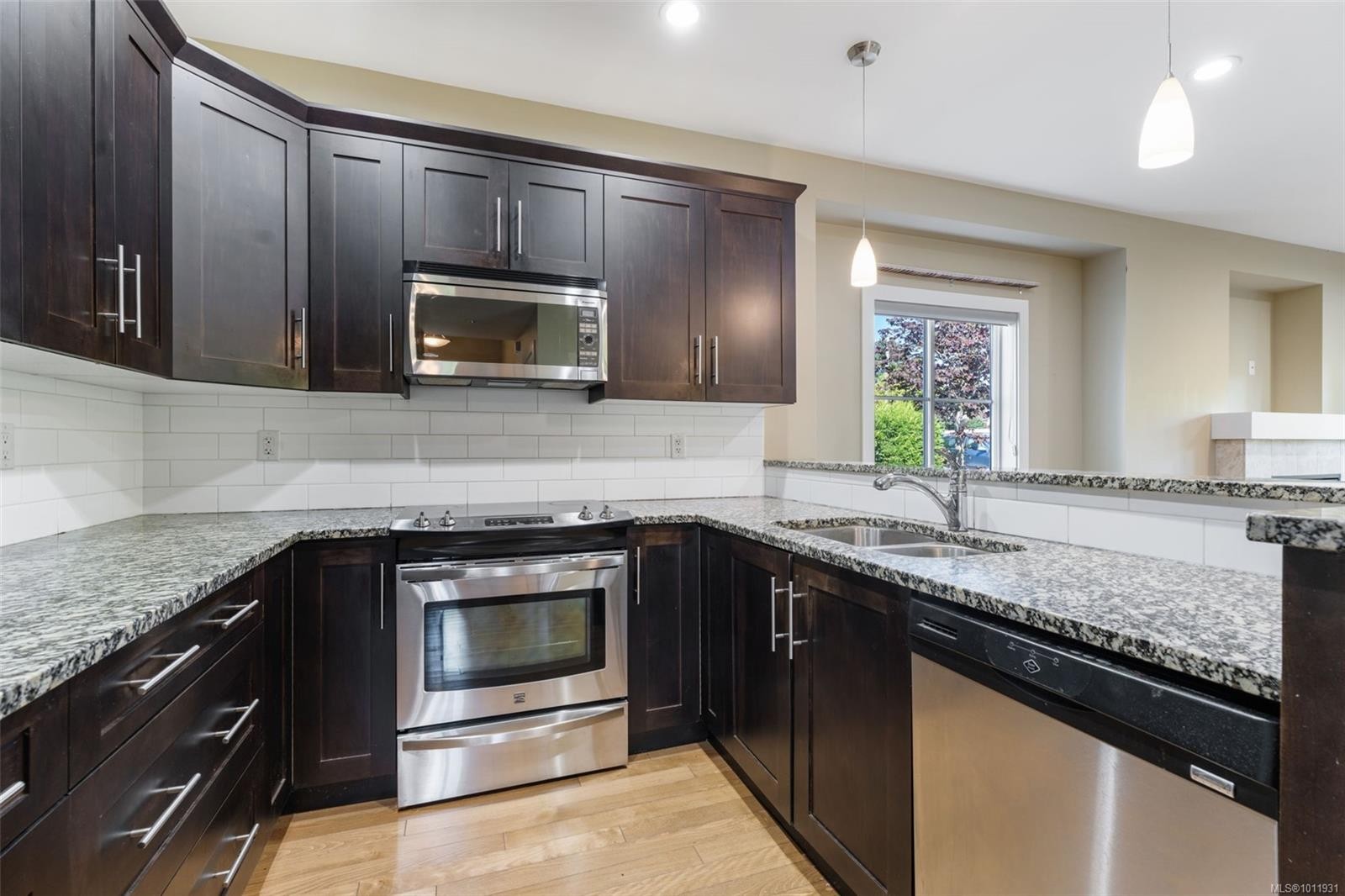 3-2449 Malaview Ave, Sidney, BC