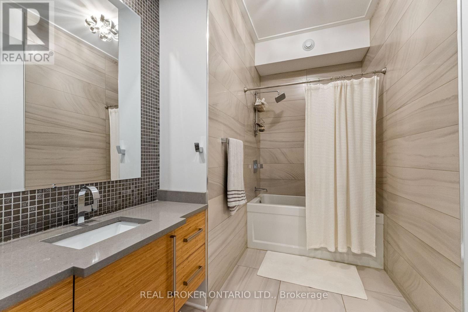 69 Donald Street, Ottawa, ON - Indoor Photo Showing Bathroom