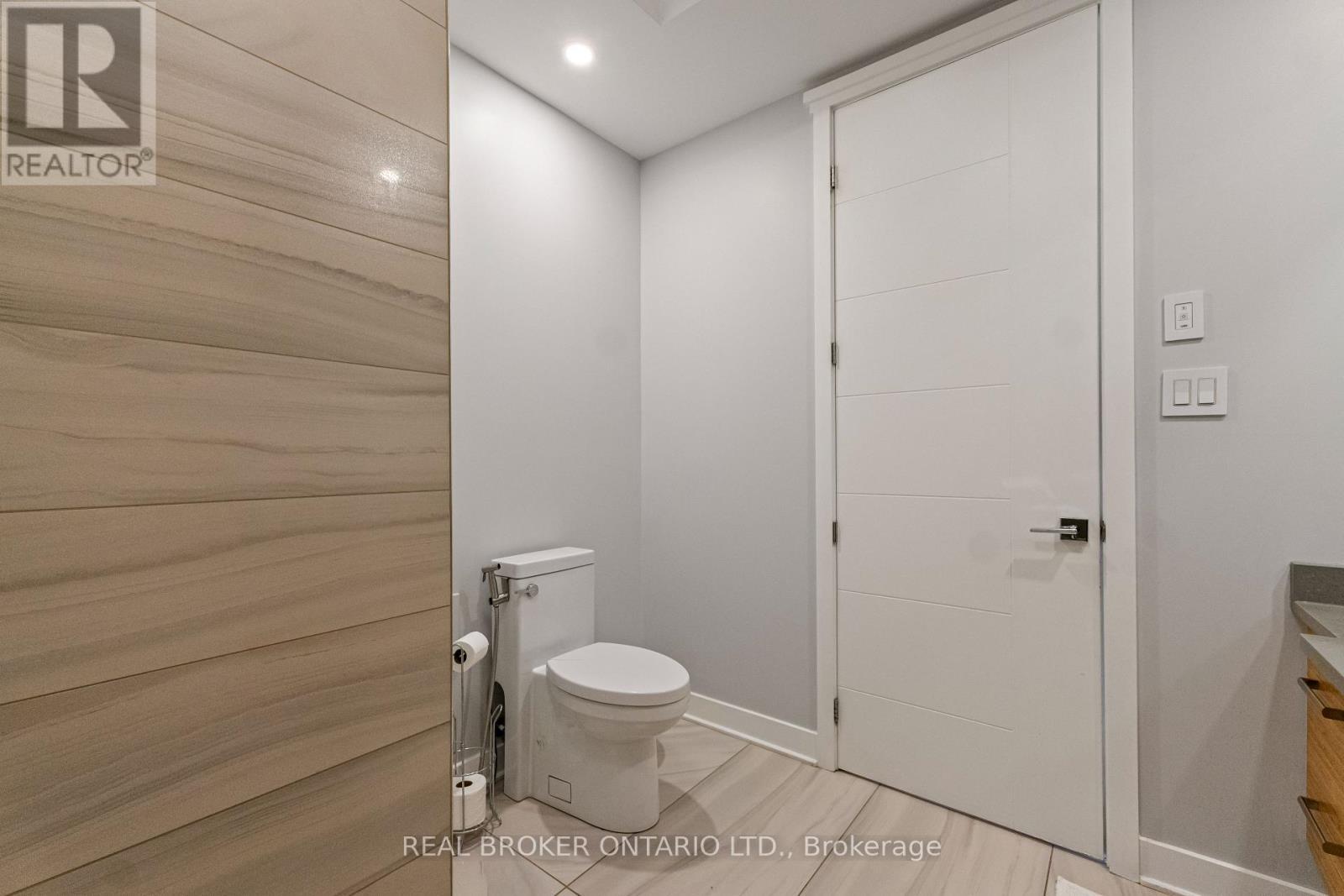 69 Donald Street, Ottawa, ON - Indoor Photo Showing Bathroom