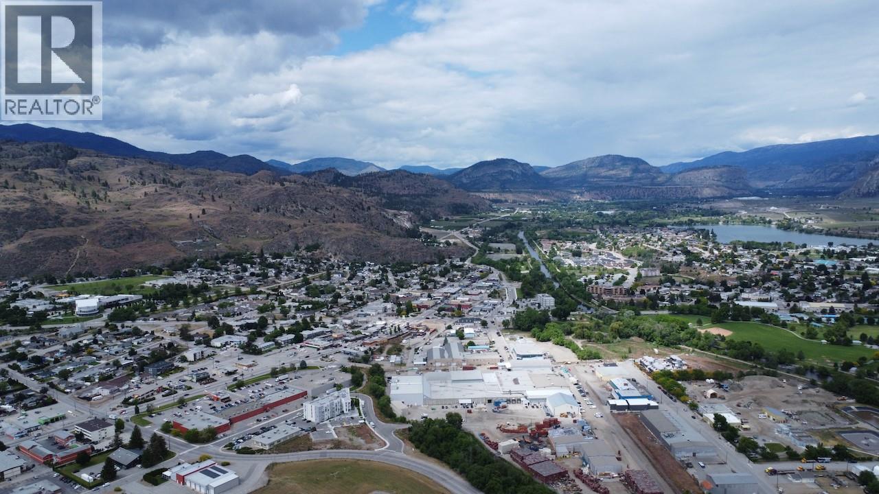 222 Maple Avenue, Oliver, BC