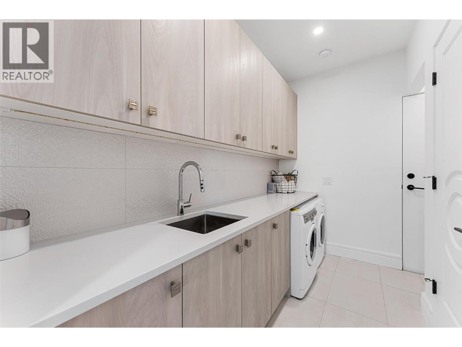 3460 Patsy Road, Kelowna, BC - Indoor Photo Showing Kitchen