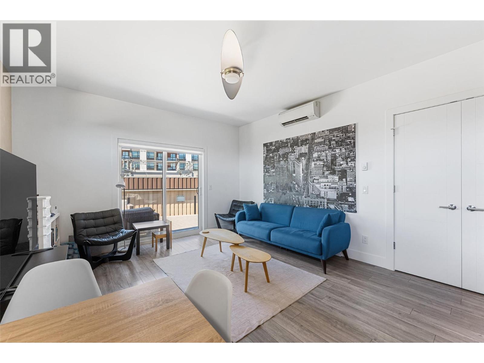 3460 Patsy Road, Kelowna, BC - Indoor Photo Showing Living Room